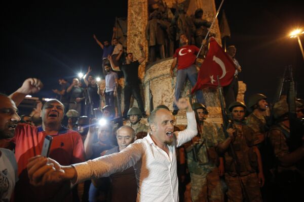 Turkey Coup Taksim Square Protestors - Sputnik International