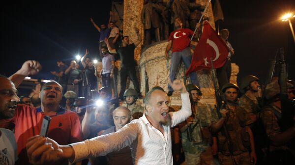 Turkey Coup Taksim Square Protestors - Sputnik International