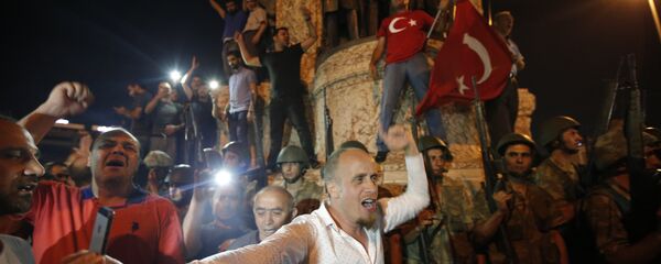 Turkey Coup Taksim Square Protestors - Sputnik International