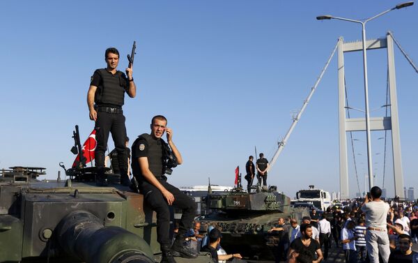 Policemen stand atop military armored vehicles after troops involved in the coup surrendered on the Bosphorus Bridge in Istanbul, Turkey July 16, 2016. - Sputnik International