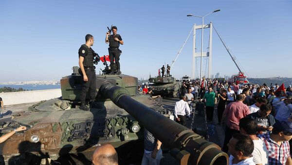Policemen stand on a military vehicle after troops involved in the coup surrendered on the Bosphorus Bridge in Istanbul, Turkey July 16, 2016. - Sputnik International