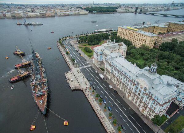 Symbol of Revolution in Russia: Legendary Aurora Cruiser Gets Makeover - Sputnik International