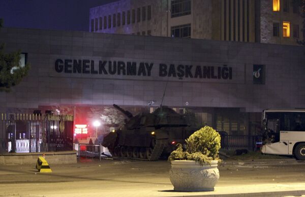 A tank is seen in front of the gate of the General Staff headquarters during an attempted coup in Ankara, Turkey July 16, 2016. A tank is seen in front of the gate of the General Staff headquarters during an attempted coup in Ankara, Turkey July 16, 2016. - Sputnik International