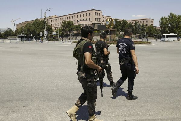 Security forces loyal to Turkish President Recep Tayyip Erdogan guard the General Staff headquarters in Ankara, Turkey, July 17, 2016. Security forces loyal to Turkish President Recep Tayyip Erdogan guard the General Staff headquarters in Ankara, Turkey, July 17, 2016. - Sputnik International