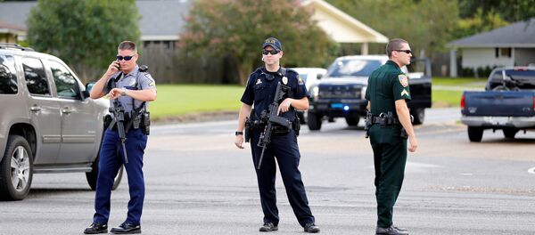 Police officers block off a road after a shooting of police in Baton Rouge, Louisiana, U.S. July 17, 2016. - Sputnik International
