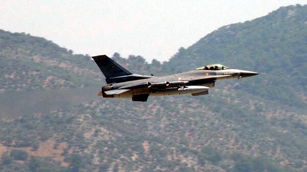 A Turkish Air Force F-16 fighter jet - Sputnik International