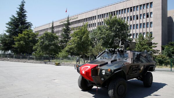 Members of police special forces keep watch from an armored vehicle in front of the Justice Palace in Ankara, Turkey, July 18, 2016. - Sputnik International