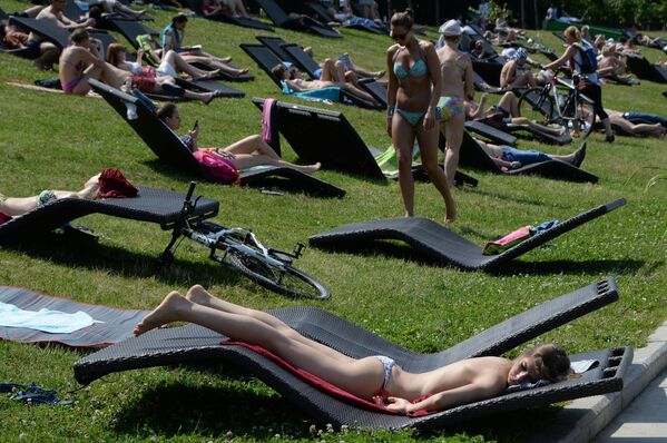 Hot Bikini Season Open in Moscow - Sputnik International