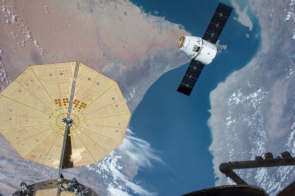 The SpaceX Dragon spacecraft nears the International Space Station during the CRS-8 mission to deliver experiments including two microbial investigations. - Sputnik International