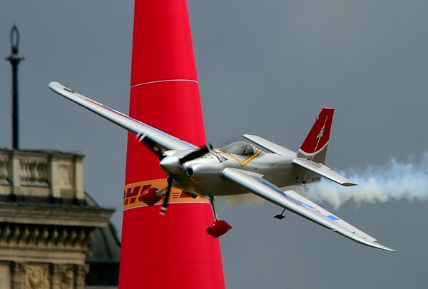 Planes Fly Low and Extremely Fast at Budapest Air Race - Sputnik International