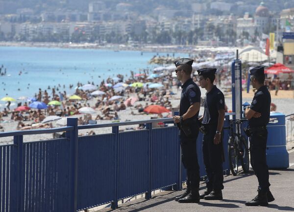 French police officers patrol on the famed Promenade des Anglais in Nice, southern France, three days after a truck mowed through revelers, Sunday, July 17, 2016. French police officers patrol on the famed Promenade des Anglais in Nice, southern France, three days after a truck mowed through revelers, Sunday, July 17, 2016. - Sputnik International