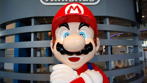 A figure depicting Mario, a character in Nintendo's Mario Bros. video games, is displayed at the company showroom in Tokyo, Japan July 14, 2016. - Sputnik International