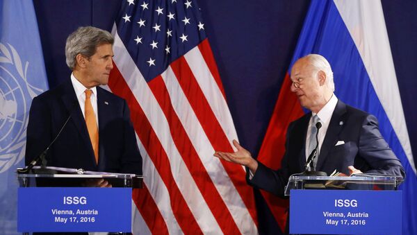 United Nations special envoy for Syria Staffan de Mistura , right, speaks next to U.S. Secretary of State John Kerry during a news conference in Vienna, Austria, Tuesday May 17, 2016 - Sputnik International