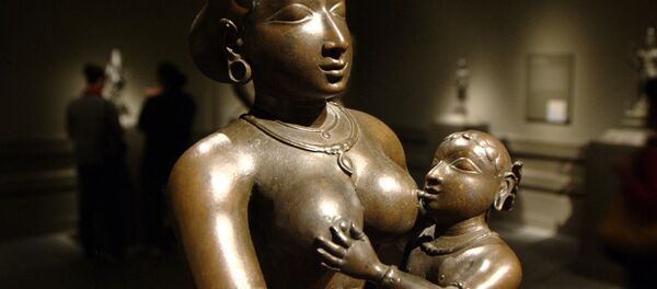 Infant Krishna and his Foster-Mother Yashoda Infant Krishna and his Foster-Mother Yashoda - Sputnik International