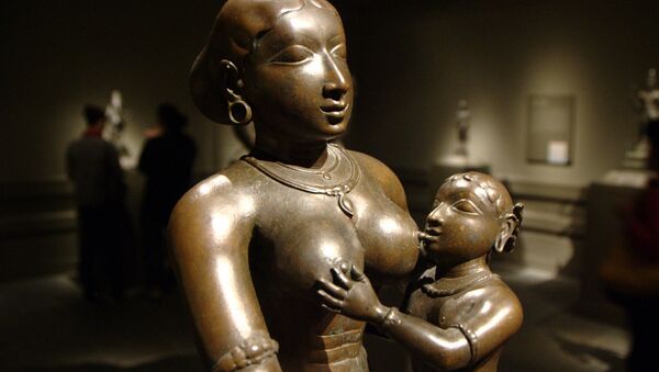 Infant Krishna and his Foster-Mother Yashoda - Sputnik International