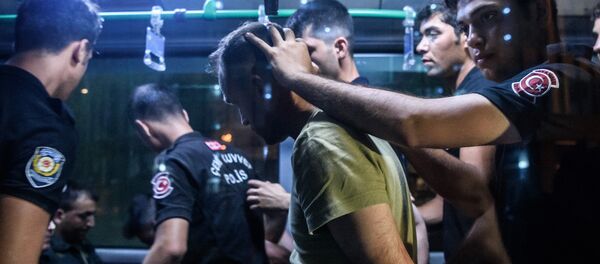 Turkish anti riot police officers detain a Turkish soldier who allegedly took part in a military coup as they are leaving in a bus the courthouse at Bakirkoy district in Istanbul on July 16, 2016 - Sputnik International