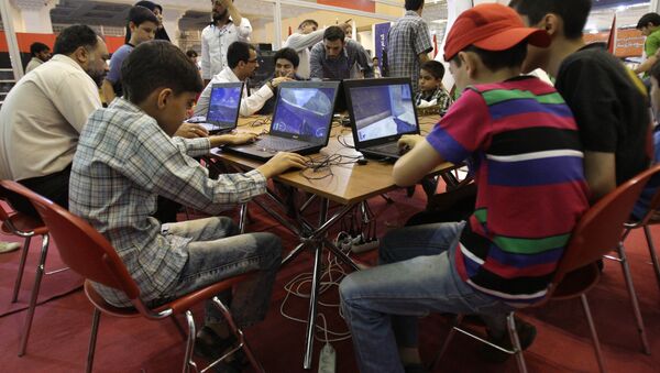 Iranians play computer games, in a computer games exhibition, at the Imam Khomeini grand mosque in Tehran, Iran (File) - Sputnik International