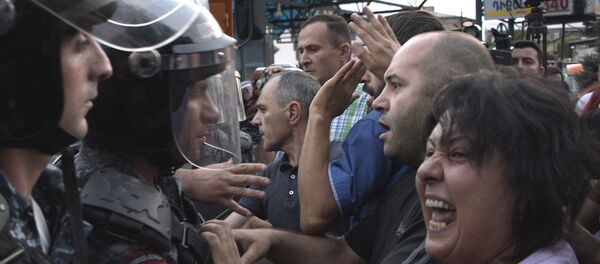Armenian opposition supporters clash with riot police blocking the streets to Erebuni police station, where gunmen are holding hostages, in Yerevan on July 19, 2016 Armenian opposition supporters clash with riot police blocking the streets to Erebuni police station, where gunmen are holding hostages, in Yerevan on July 19, 2016 - Sputnik International