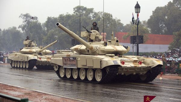 Tanks move along the Republic Day Parade route in New Delhi, India - Sputnik International