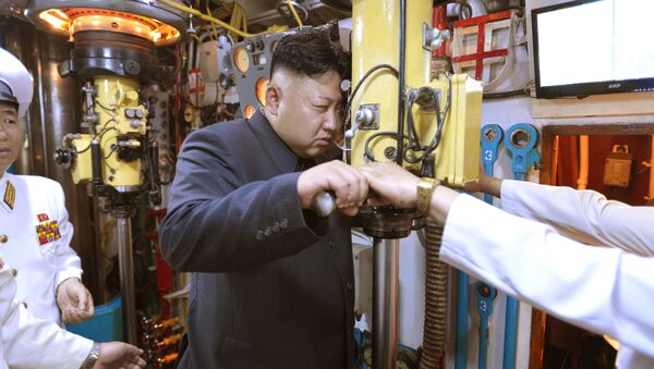 North Korean leader Kim Jong Un (C) looks through a periscope of a submarine during his inspection of the Korean People's Army (KPA) Naval Unit 167 (File) - Sputnik International