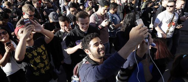 Pokemon Go players begin a group walk along the Embarcadero Wednesday, July 20, 2016, in San Francisco - Sputnik International