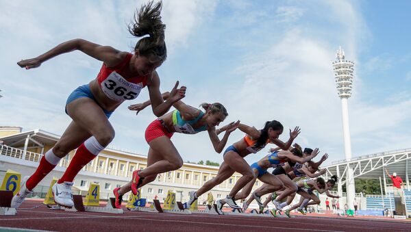 Athletes at the start of the women's 100m semifinal race at the Russian Track and Field Cup at the Meteor stadium in Zhukovsky, Moscow Region - Sputnik International