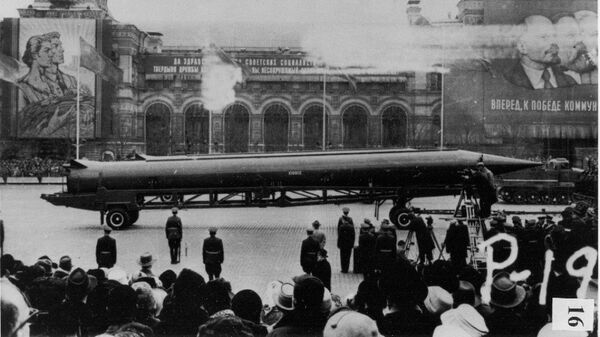 CIA reference photograph of Soviet medium-range ballistic missile (SS-4 in U.S. documents, R-12 in Soviet documents) in Red Square, Moscow. The weapon was deployed to Cuba in October 1962, sparking the Cuban Missile Crisis. - Sputnik International