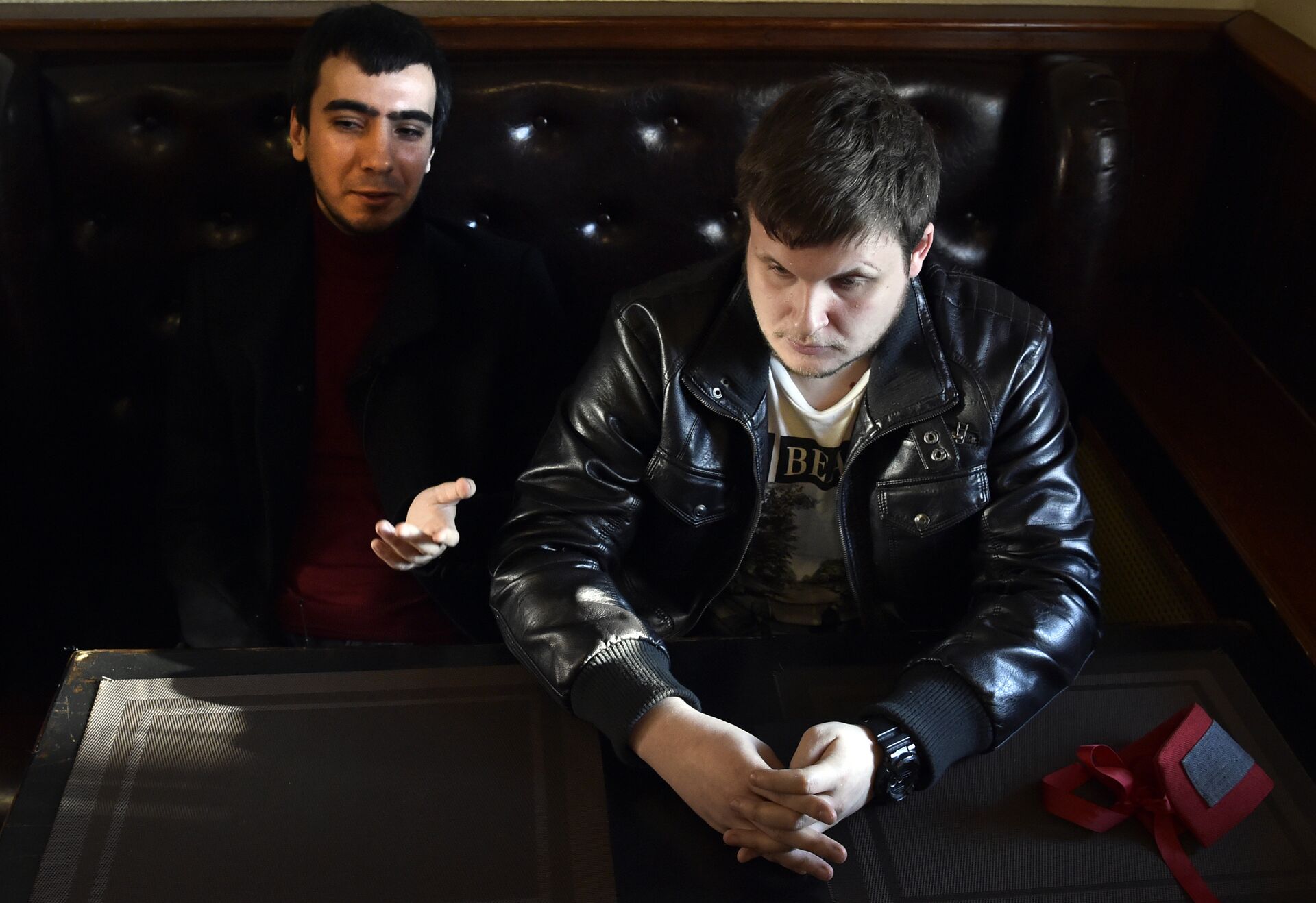 Russian pranksters (L-R) Vladimir Vovan Kuznetsov, 30, and Alexei Lexus Stolyarov, 28, speak during an interview with AFP at a bar in Moscow, on March 14, 2016 - Sputnik International, 1920, 09.06.2022