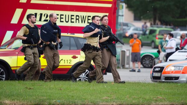 Police walks near a shopping mall amid a shooting on July 22, 2016 in Munich - Sputnik International