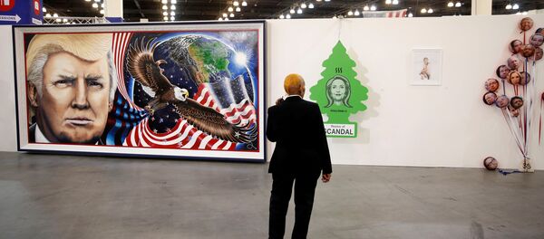 A security guard stands in front of artwork depicting Presidential candidates including Donald Trump, Hillary Clinton, and Rick Perry during the Politicon convention in Pasadena, California, U.S. June 25, 2016 - Sputnik International