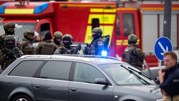 Policemen arrive at a shopping mall following shootings on July 22, 2016 in Munich - Sputnik International
