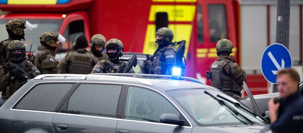 Policemen arrive at a shopping mall following shootings on July 22, 2016 in Munich Policemen arrive at a shopping mall following shootings on July 22, 2016 in Munich - Sputnik International