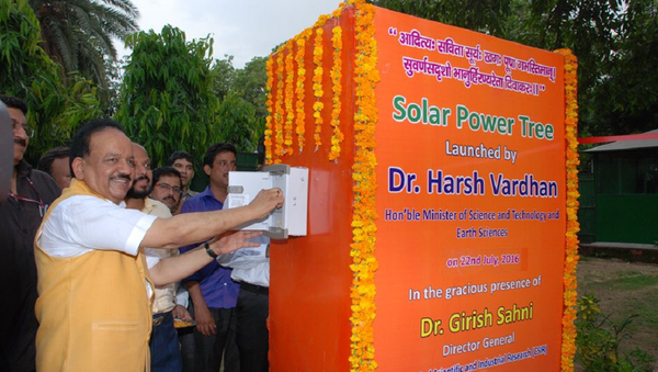 Launch of the 5 KW Solar Power Tree developed by CSIR-CMERI Durgapur in New Delhi - Sputnik International