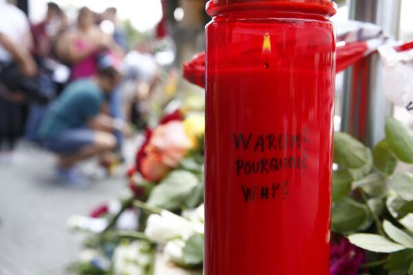 A candle with the words 'Why?' written upon it is placed next to flowers near the Olympia shopping mall, where yesterday's shooting rampage started, in Munich, Germany July 23, 2016. A candle with the words 'Why?' written upon it is placed next to flowers near the Olympia shopping mall, where yesterday's shooting rampage started, in Munich, Germany July 23, 2016. - Sputnik International