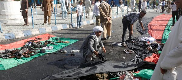 Afghan men remove the clothes of victims after a suicide attack in Kabul, Afghanistan July 23, 2016. Afghan men remove the clothes of victims after a suicide attack in Kabul, Afghanistan July 23, 2016. - Sputnik International