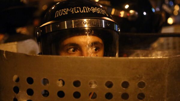 Developments around seized police building in Yerevan - Sputnik International