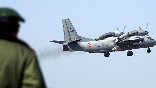 A soldier stands guard as an Indian Air Force AN-32 transport aircraft. - Sputnik International