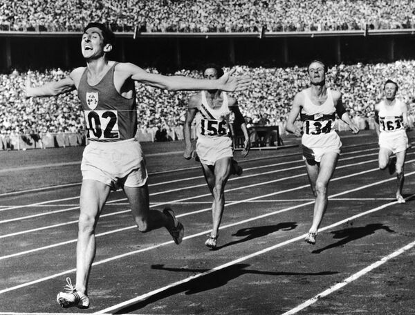 Winning the Men's 1500 meters Summer Olympic Games event at the Olympic Stadium in Melbourne, Australia on December 1, 1956. (File) - Sputnik International