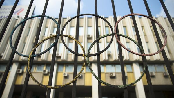 The Olympics rings are seen on a fence in front of the Russian Olympic Committee building in Moscow, Russia, Sunday, July 24, 2016. - Sputnik International