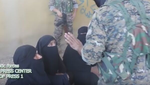 Daesh Militants Attempted to Flee Manbij in Women's Clothes - Sputnik International
