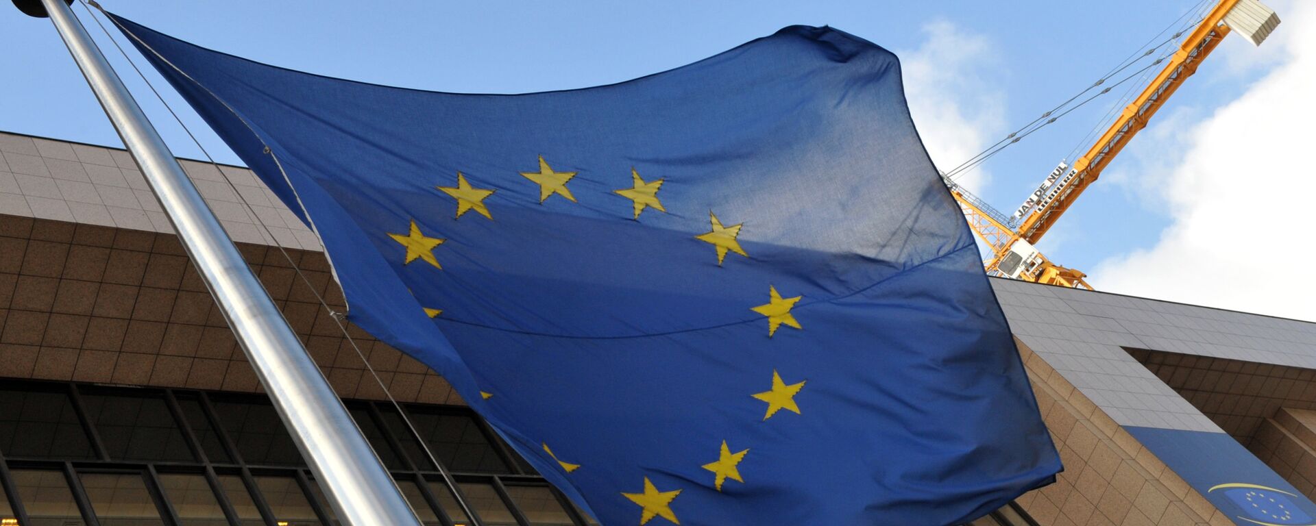 EU flag is seen in front of the EU Commission Headquarters in Brussels. (File) - Sputnik International, 1920, 12.06.2023