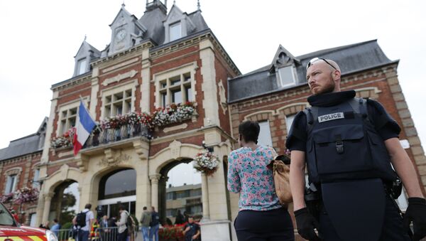 A French police officer stands guard by Saint-Etienne-du-Rouvray's city hall following a hostage-taking at a church in Saint-Etienne-du-Rouvray, northern France - Sputnik International