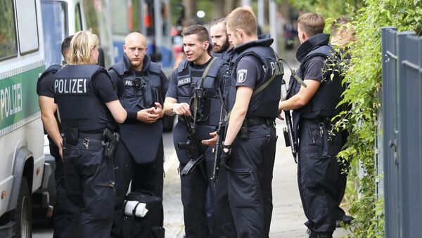 Special police stand outside the university clinic in Steglitz, a southwestern district of Berlin, July 26, 2016 after a doctor had been shot at and the gunman had killed himself. - Sputnik International