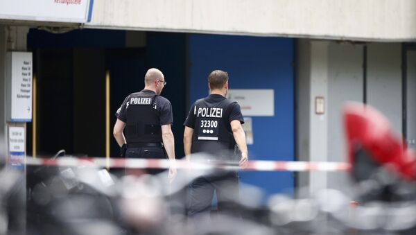Police walks at the university clinic in Steglitz, a southwestern district of Berlin, July 26, 2016 after a doctor had been shot at and the gunman had killed himself. - Sputnik International