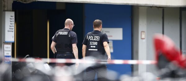 Police walks at the university clinic in Steglitz, a southwestern district of Berlin, July 26, 2016 after a doctor had been shot at and the gunman had killed himself. - Sputnik International