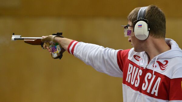 Russian shooter Leonid Efimov takes part in men's 50 m pistol shooting at the 30th Olympic Games in London. (File) - Sputnik International