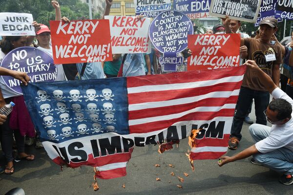Activists burn a mock US flag during a protest at the US embassy, to coincide with US Secretary of State John Kerry's visit to the Philippines in Manila on July 27, 2016 Activists burn a mock US flag during a protest at the US embassy, to coincide with US Secretary of State John Kerry's visit to the Philippines in Manila on July 27, 2016 - Sputnik International