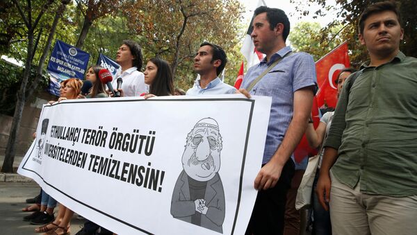 Pro-nationalist university students during a protest against U.S.-based cleric Fethullah Gulen and his followers during a demonstration in Ankara, on July 21, 2016 - Sputnik International