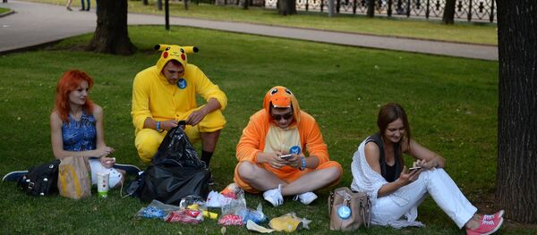 Pokemon Go players in Ilyinsky Park, Moscow Pokemon Go players in Ilyinsky Park, Moscow - Sputnik International