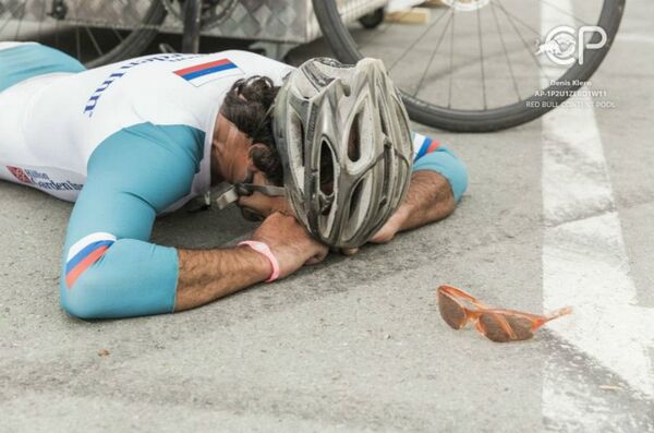 Marcelo Florentino Soares from Brasil cannot hold his emotions after the 14th stage Vladivostok at the Red Bull Trans-Siberian Extreme race in Russia on July 28th, 2016 - Sputnik International
